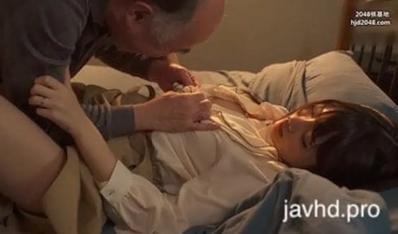 Chồng yêu đi vắng cô vợ bị lão già nhà cạnh bên hiếp suzu harumiya